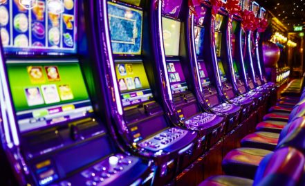 Difference between pokies and slot machines